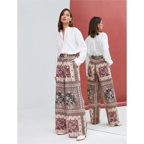 Koton Long-Sleeved Shirt with Button Fastening Detail on the Collar. Slike