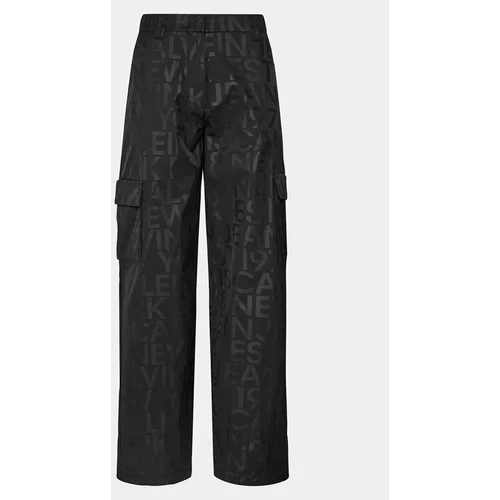 Calvin Klein Jeans Hlače iz tkanine Loose Logo Aop Cargo Pant J20J222596 Črna Regular Fit