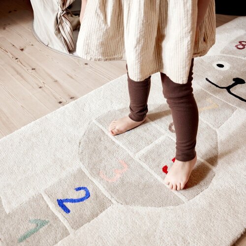 OYOY Mini Ručno rađen dječji tepih za igru od mje&amp;scaron;avine vune 75x180 cm Rabbit Hopscotch &amp;ndash; Slike