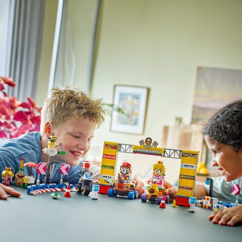 Lego LEGO&amp;reg; Super Mario&amp;trade; - Mario Kart&amp;trade; &amp;ndash; Baby Peach in Grand Prix (72036) Slike