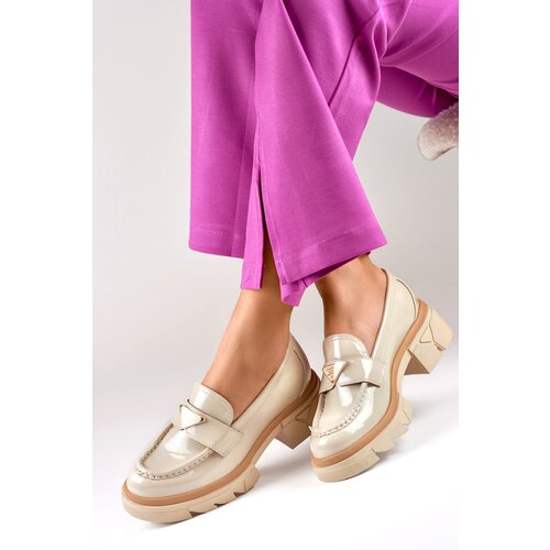 Primohurt Lakierowane beżowe modne loafersy damskie Slike