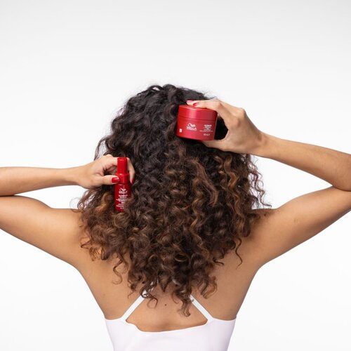 Wella Professionals Ultimate Repair Mask intenzivna hranilna maska za vse tipe las 75 ml Slike