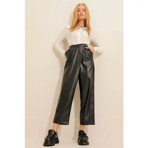Trend Alaçatı Stili Women's Black Double Pocket Belt Detail Leather Trousers