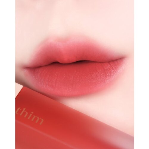 Thim Sheer Matte Liquid Lip lahka tekoča mat &amp;scaron;minka za dolgoobstojen učinek odtenek 04 Petal Red 4 g Slike