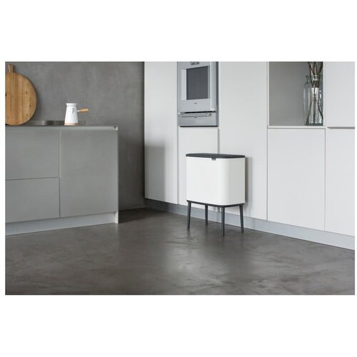Brabantia Bo Touch Bin 36 L z vložkom iz umetne mase - Bela Slike
