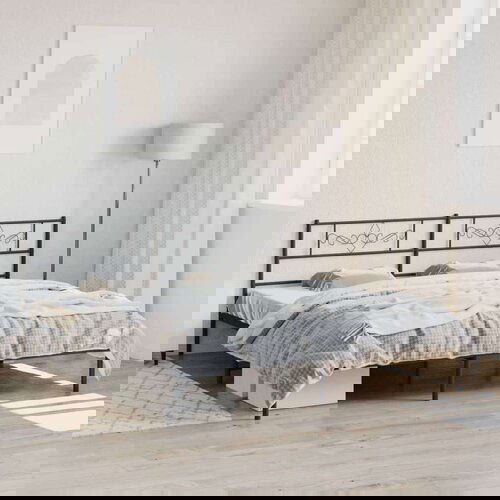 Metalni okvir za krevet s uzglavljem crni 200x200 cm Slike