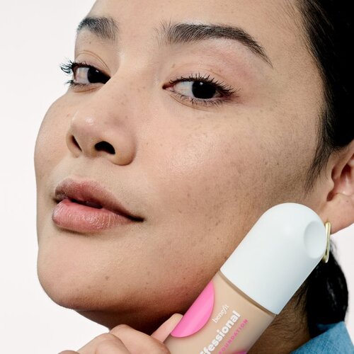 Benefit The POREfessional Foundation tekoči puder z učinkom osvetljevanja z niacinamidom odtenek 10N Ace 30 ml Slike