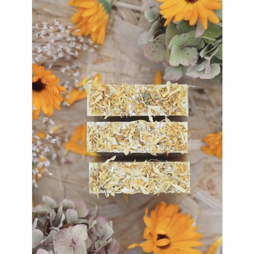 Almara Soap Natural Calendula naravno milo za suho in občutljivo kožo 90 g Slike