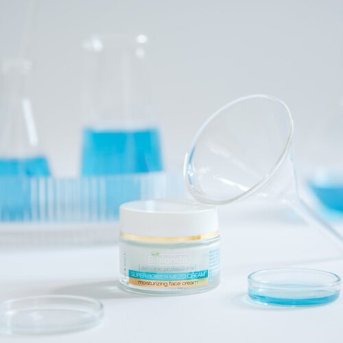 Bielenda Skin Clinic Professional Moisturizing vlažilna pomlajevalna krema za vse tipe kože 50 ml Slike