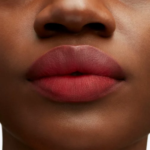 MAC Cosmetics Powder Kiss Lipstick matirajoča šminka odtenek Ruby New 3 g