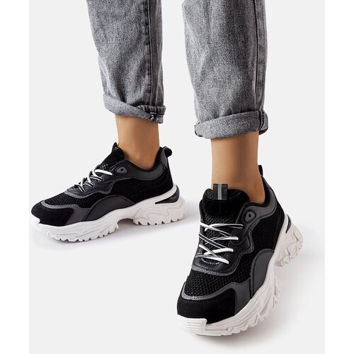 Gemre Black sneakers with visible tread Rosita Slike
