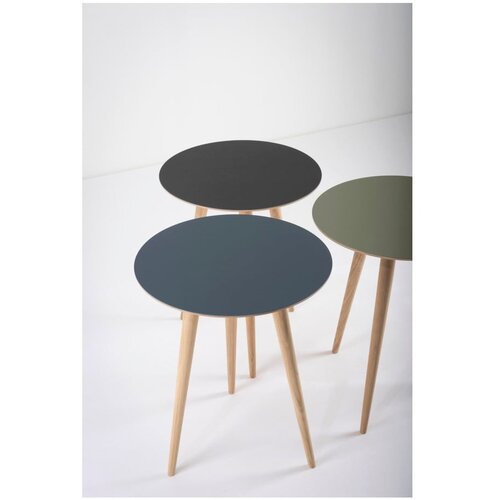 Gazzda Kavna mizica iz hrastovega lesa s črnim vrhom Arp, ⌀ 45 cm Slike