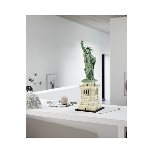 Lego kocke Architecture Kip Svobode - 21042 Slike