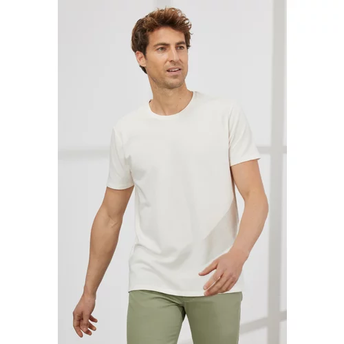 ALTINYILDIZ CLASSICS Men's Ecru Slim Fit Slim Fit Crewneck Short Sleeved Basic T-Shirt with Soft Touch.