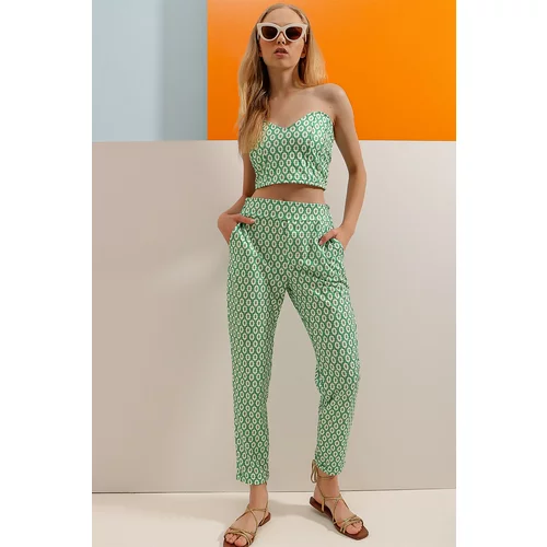 Trend Alaçatı Stili Women's Green Patterned Crop Blouse And Pants Double Suit