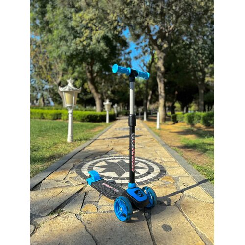 Cool Wheels Trotinet Twist Scooter svetleći sa 3 točka do 40kg plavi Cene