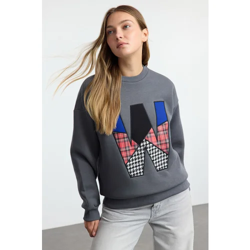 Trendyol Anthracite Thick Inside Fleece Slogan Patch Detailed Oversize/Wide Cut Knitted Sweatshirt