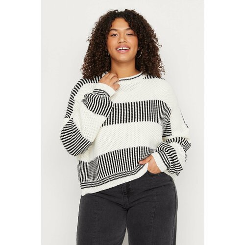 Trendyol Curve Plus Size Sweater - Ecru - Relaxed fit Slike