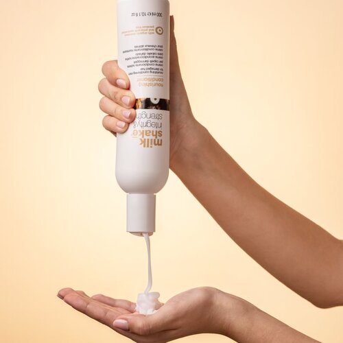 Milk Shake Integrity &amp;amp; Strength Nourishing Conditioner hranjivi regenerator za o&amp;scaron;tećenu kosu 300 ml Slike