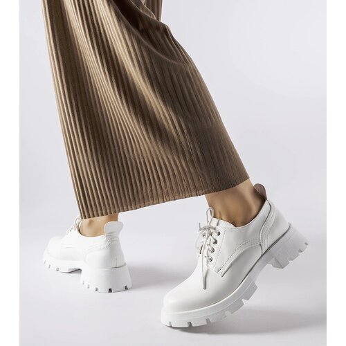 Gemre White matte-finish Charleston shoes Cene