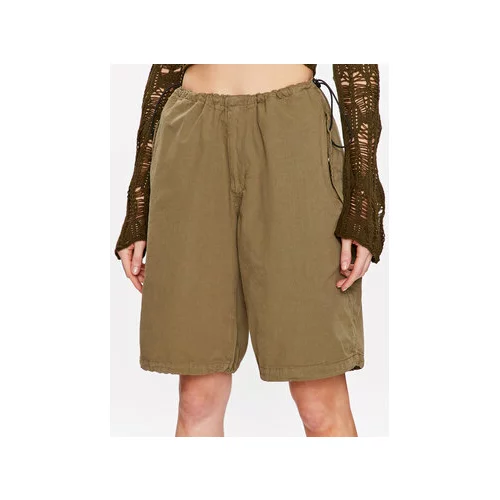 BDG Urban Outfitters Kratke hlače iz tkanine BDG BAGGY LONGLINE SHORT 76476506 Zelena Regular Fit