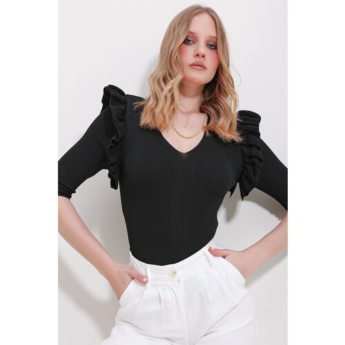 Trend Ala&amp;ccedil;atı Stili Women&amp;#039;s Black V-Neck Frilly Knitwear Blouse Slike