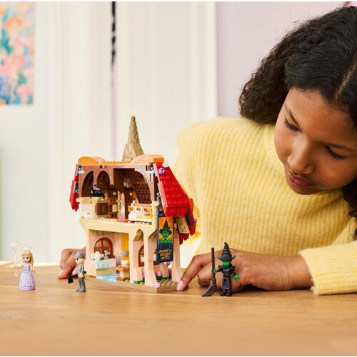 Lego LEGO&amp;reg; Wicked - Glinda in Elphaba obi&amp;scaron;četa Munchkinland (75690) Slike