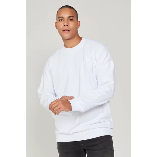 AC&Co / Altınyıldız Classics Men's White Standard Fit Normal Cut Fleece 3 Thread Crew Neck Sweatshirt