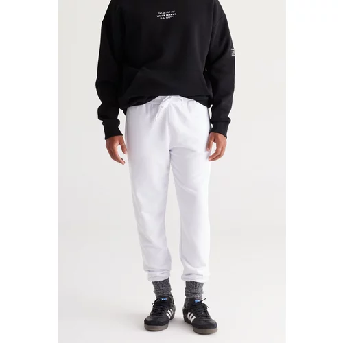 AC&Co / Altınyıldız Classics Men's White Standard Fit Normal Cut Comfortable Cotton Sweatpants with Side Pockets.
