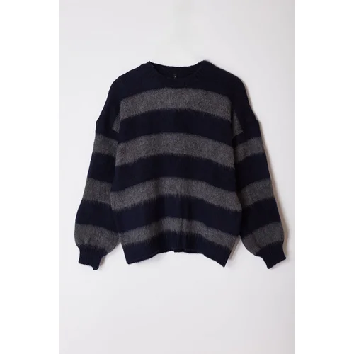 Trendyol Navy Blue Extra Wide Knit Sweater