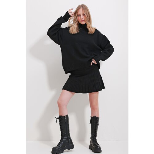 Trend Alaçatı Stili Women's Black Turtleneck Sweater And Pleated Skirt Set Cene