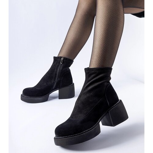 Gemre Black insulated ankle boots with a chunky block natural leather Maria Cene