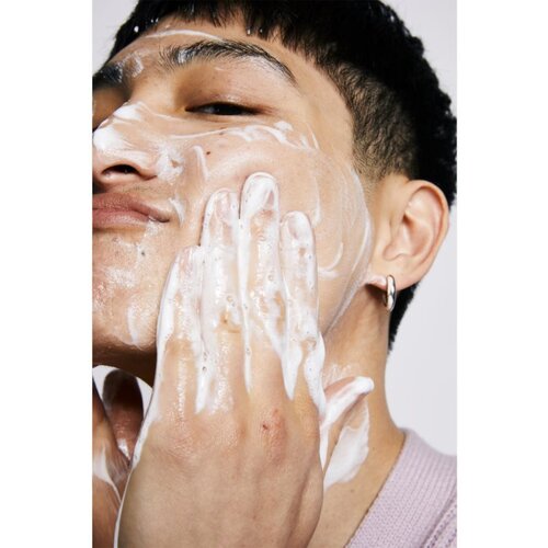 Carbon Theory Salicylic Acid &amp;amp; Shea Butter nežno čistilno milo s piling učinkom 100 g Slike