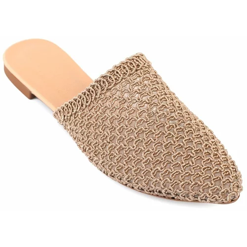 Capone Outfitters Women's Straw Pointed Toe Closed Slippers
