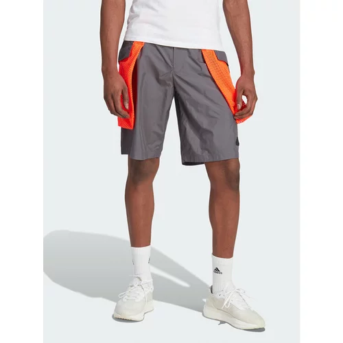 Adidas Športne kratke hlače City Escape Premium Shorts IC3730 Siva Loose Fit