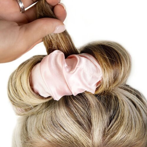 Brushworks Heatless Curling Scrunchie gumica za uvijanje kose 1 kom Slike