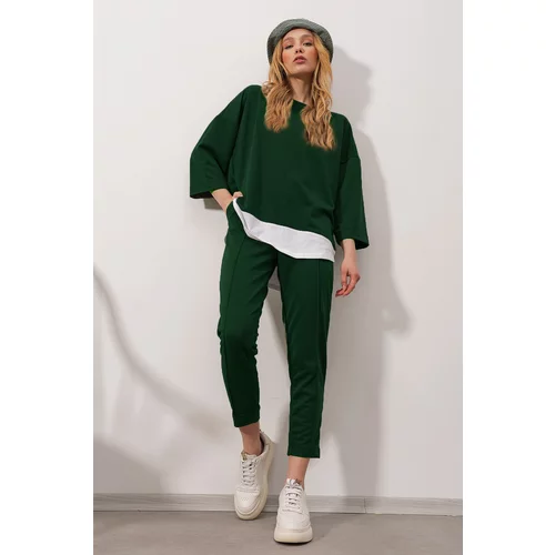 Trend Alaçatı Stili Women's Emerald Green Crew Neck Colored Blouse and Double Pocket Ribbed Stitching Suit