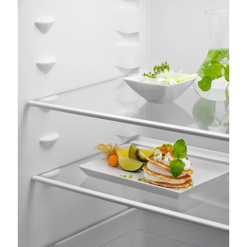 Electrolux LNS5LE18S UGRADBENI FRIZIDER Slike