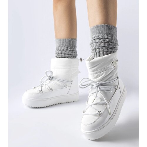 Gemre White insulated snow boots with an elastic band Oslavia Cene