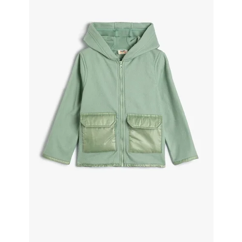  Hooded Jacket Zipper Pocket Detail