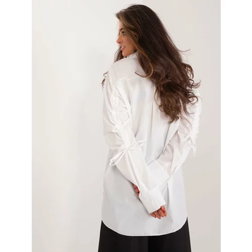 Fashion Hunters Long white shirt with cuffs on the sleeves