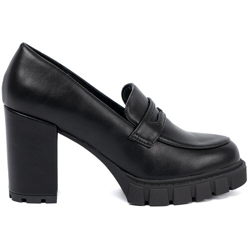 Shelvt Black loafers on a post with a trapper sole Cene