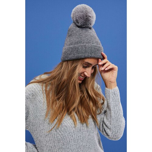 Marisse Cap with a pompom Slike