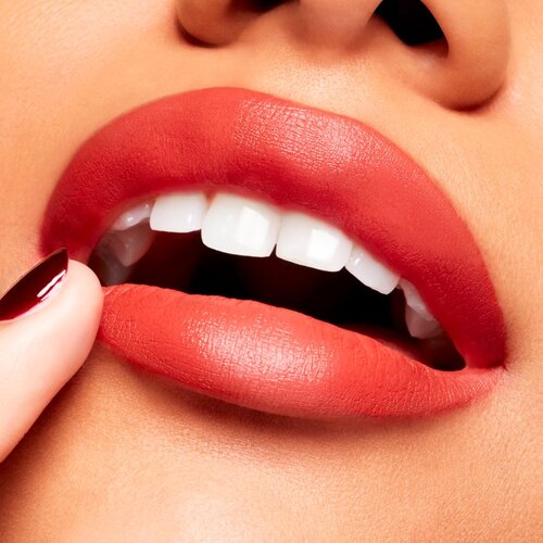 MAC Cosmetics Powder Kiss Velvet Blur Slim Stick mat vlažilna &amp;scaron;minka odtenek Devoted To Chili 2 g Slike