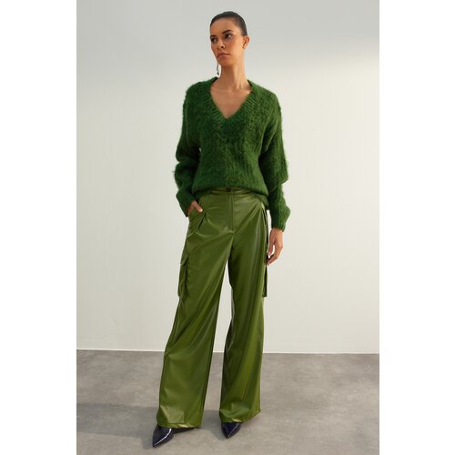 Trendyol Limited Edition Green Soft Textured V-Neck Knitwear Sweater Slike