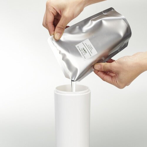 YAMAZAKI Bel plastičen dozirnik za milo 500 ml Round &amp;ndash; Slike