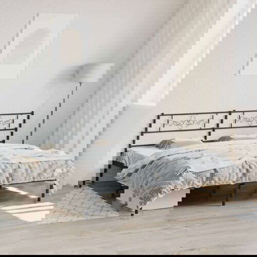Metalni okvir za krevet s uzglavljem crni 180x200 cm Slike