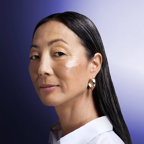 Shiseido Vital Perfection LiftDefine Radiance Night Concentrate nočni serum z učinkom liftinga 40 ml Slike