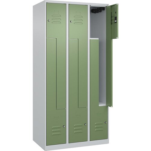 C+P Garderobna Z-omara Classic PLUS, 3 deli, svetlo sive / reseda zelene barve, Š 900 mm, talni drsniki, cilindrična ključavnica Cene