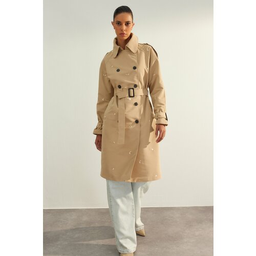 Trendyol Limited Edition Beige Oversize Wide Cut Embroidery Detailed Belted Trench Coat Cene